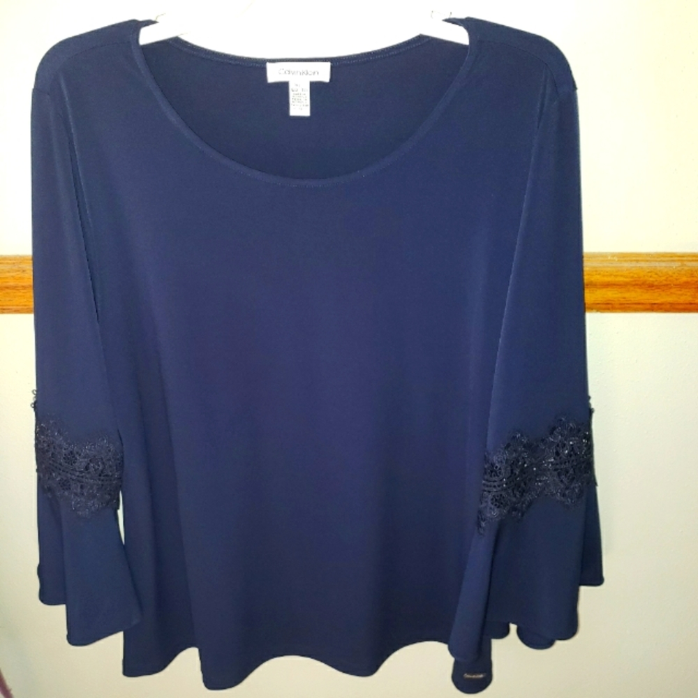 Calvin Klein 3/4 sleeve lace bell sleeve